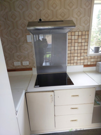 Afterwards photo of New cooktop, Splashback, rangehood and part of benchtop installed.  Customer choose not to do any further upgrades on this rental property.