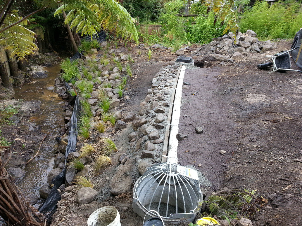 Public stormwater spreader bar