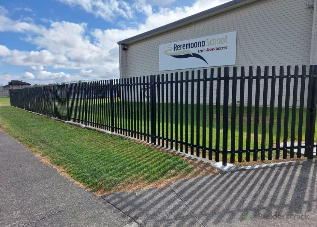 Heavy duty Palisade style Fencing to withstand the elements of Aucklands weather.