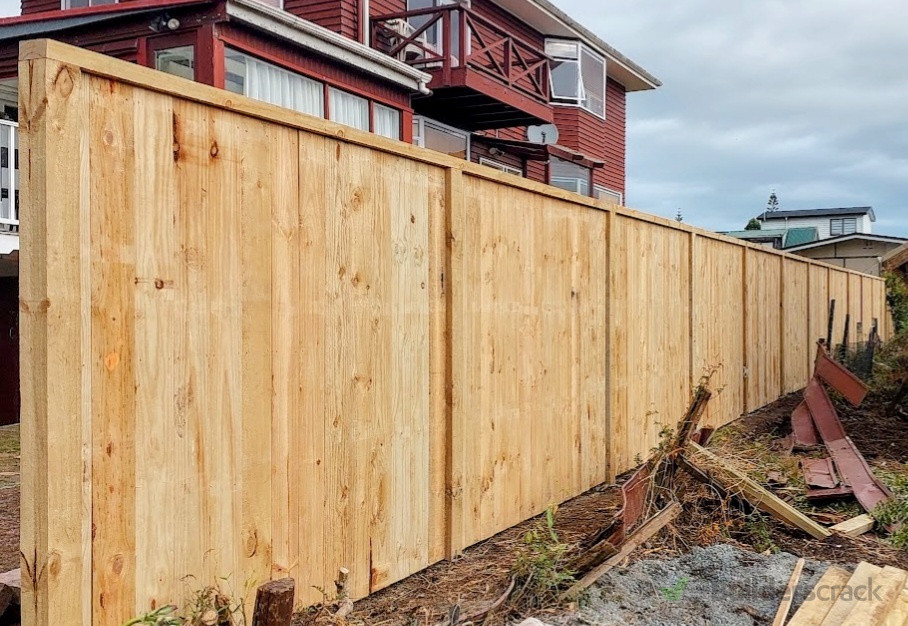Capped 1.8 high timber fence