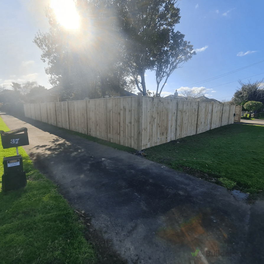 Capped timber fence (80m)