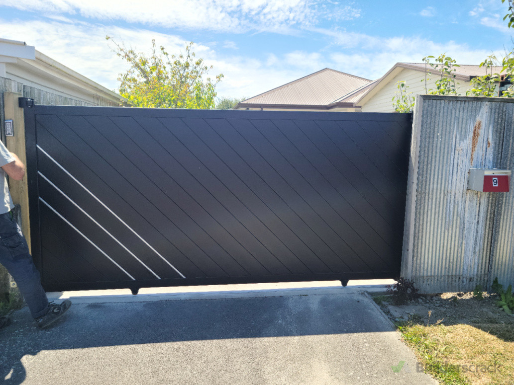 New art. sliding gate
