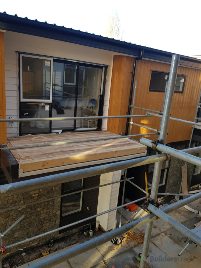 Floating credial deck