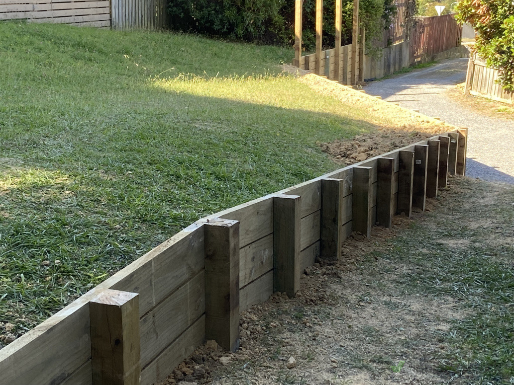 Low retaining wall