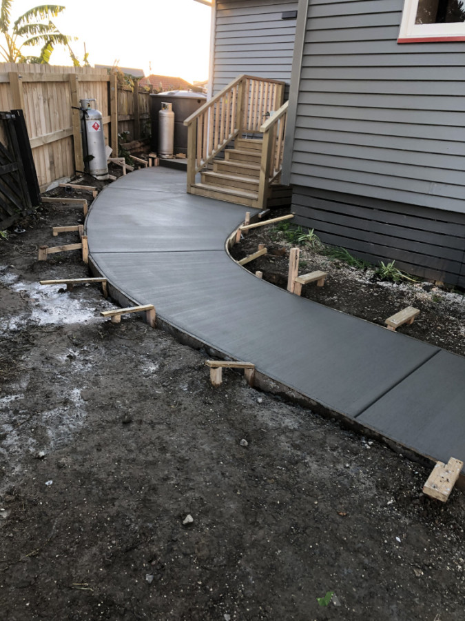 Getting our clients out of the mud with this tidy pathway!