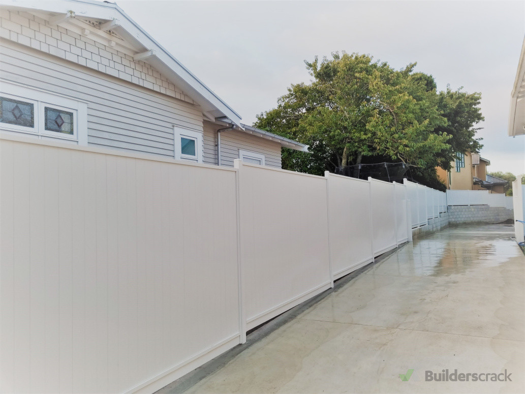 Vertical Aluminum Slatted Fence | Builderscrack