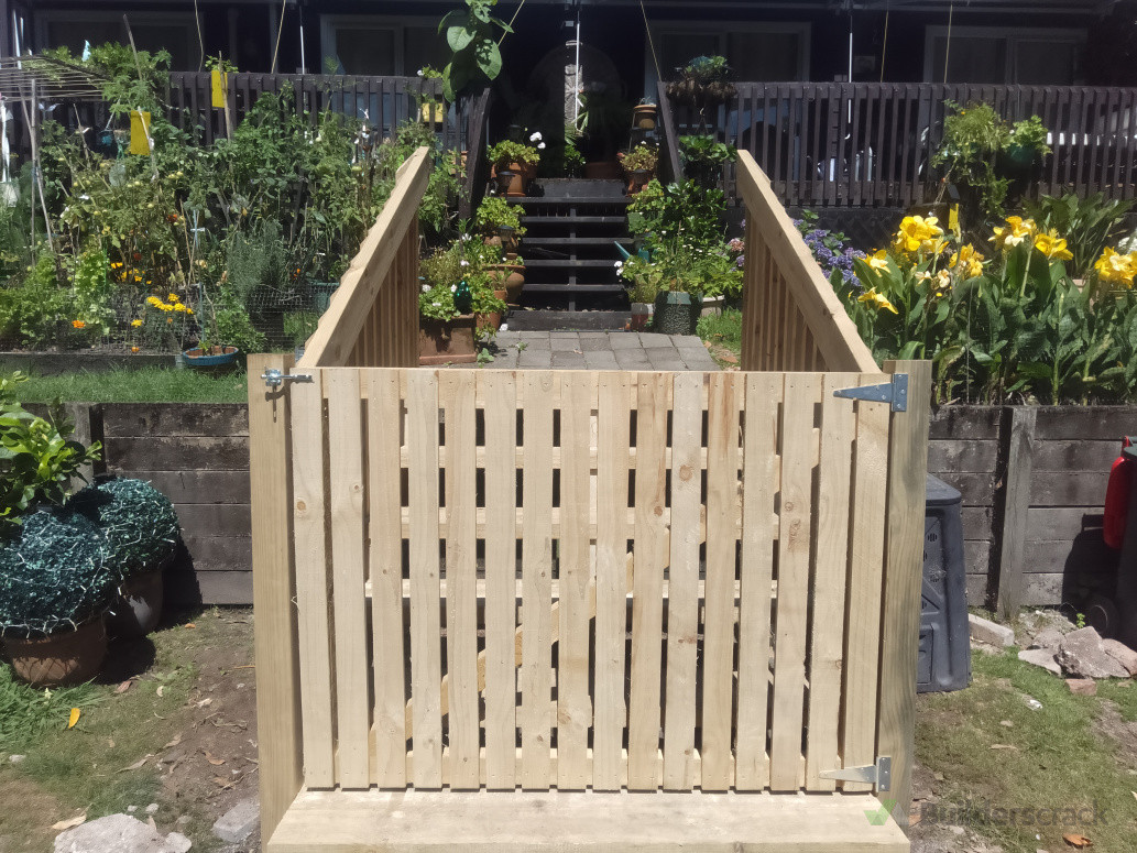 Gate with stairs