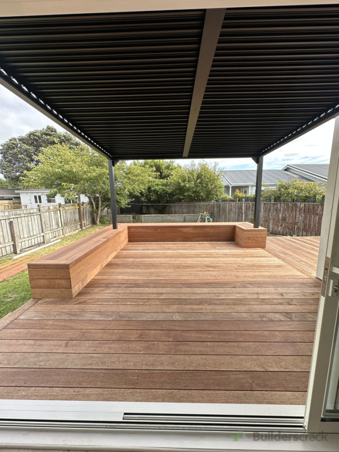 Kwila deck with pergola