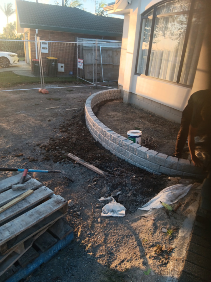 Botany Landscape, Retaining wall