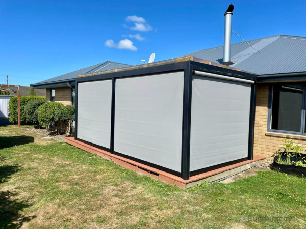 Crank roller screen - Shade Master