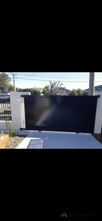 electric gate,plastered walls ,driveway