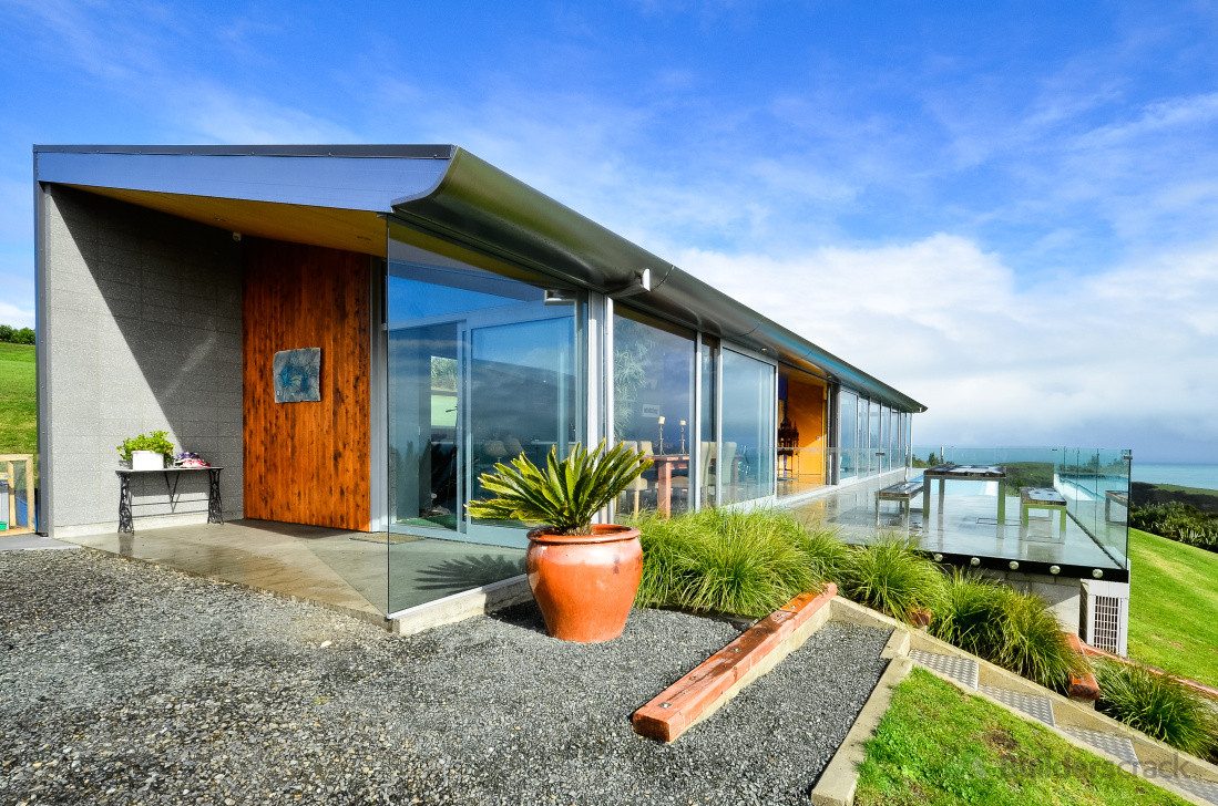 Design build over looking Muriwai