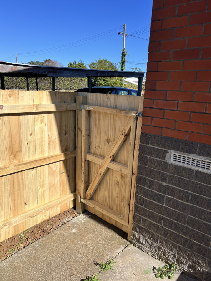 Small Fence + Gate - 1.5 High