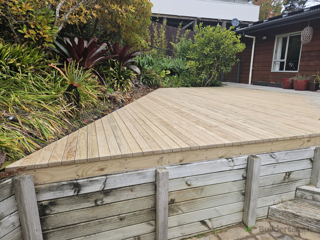 Nice pine deck in greenhithe