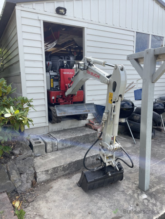 tracks shrink to 750 mm