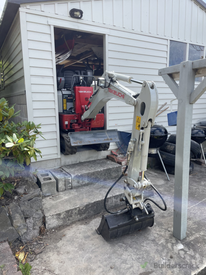 tracks shrink to 750 mm