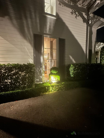 Bonsai Hedge Urn spotlight