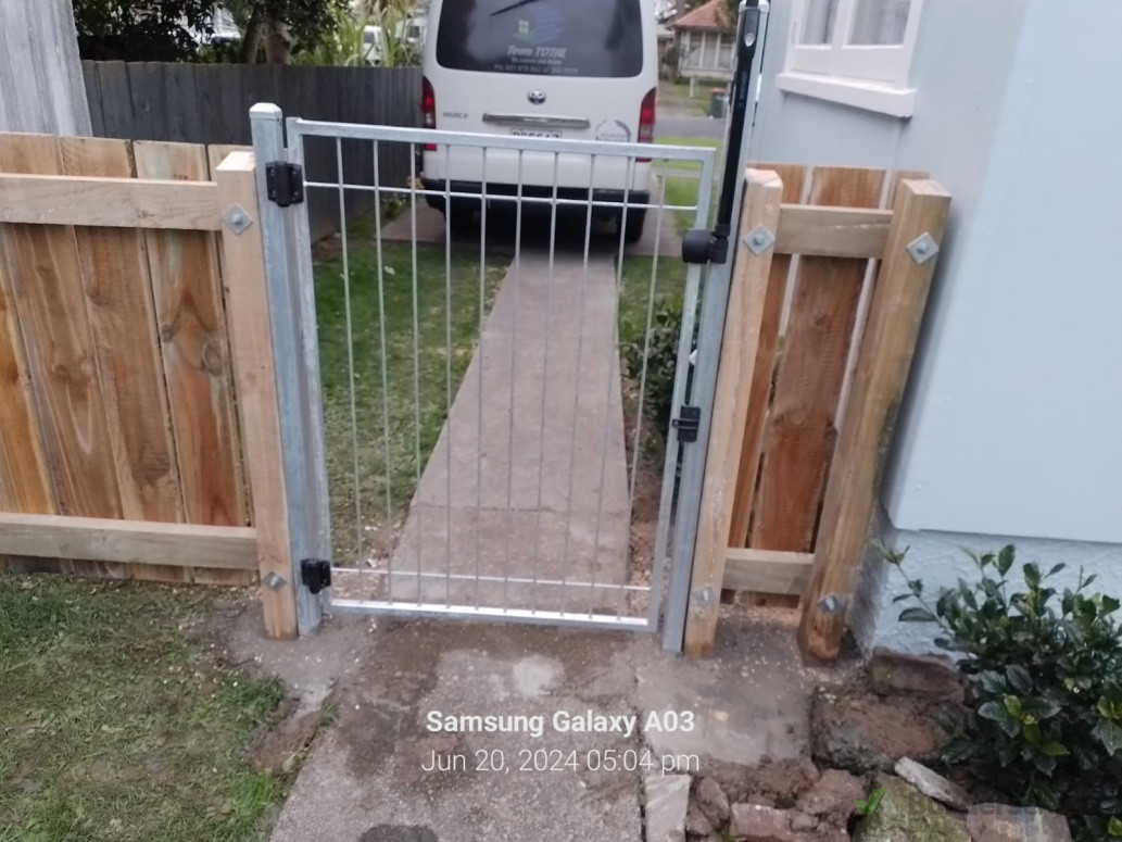 New self closing gate and fence installed
