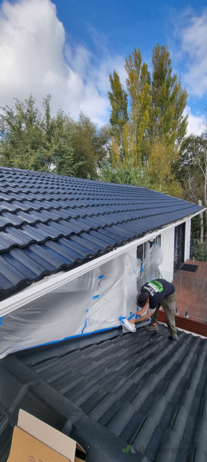 Top roof finished ,lower roof ready for a heavy second an final coat