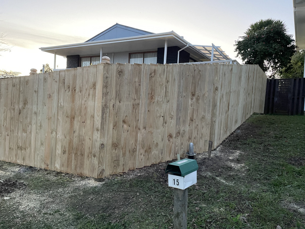 60m Fence - Front & right side