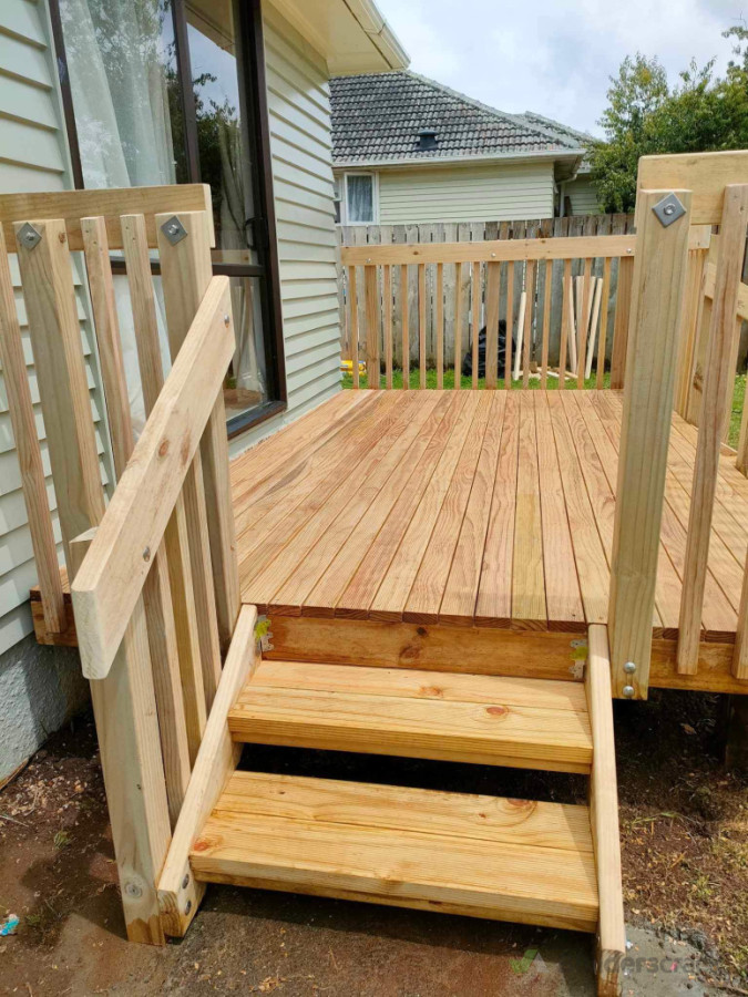 Deck with full balustrades handrail with two sides 2 treads step