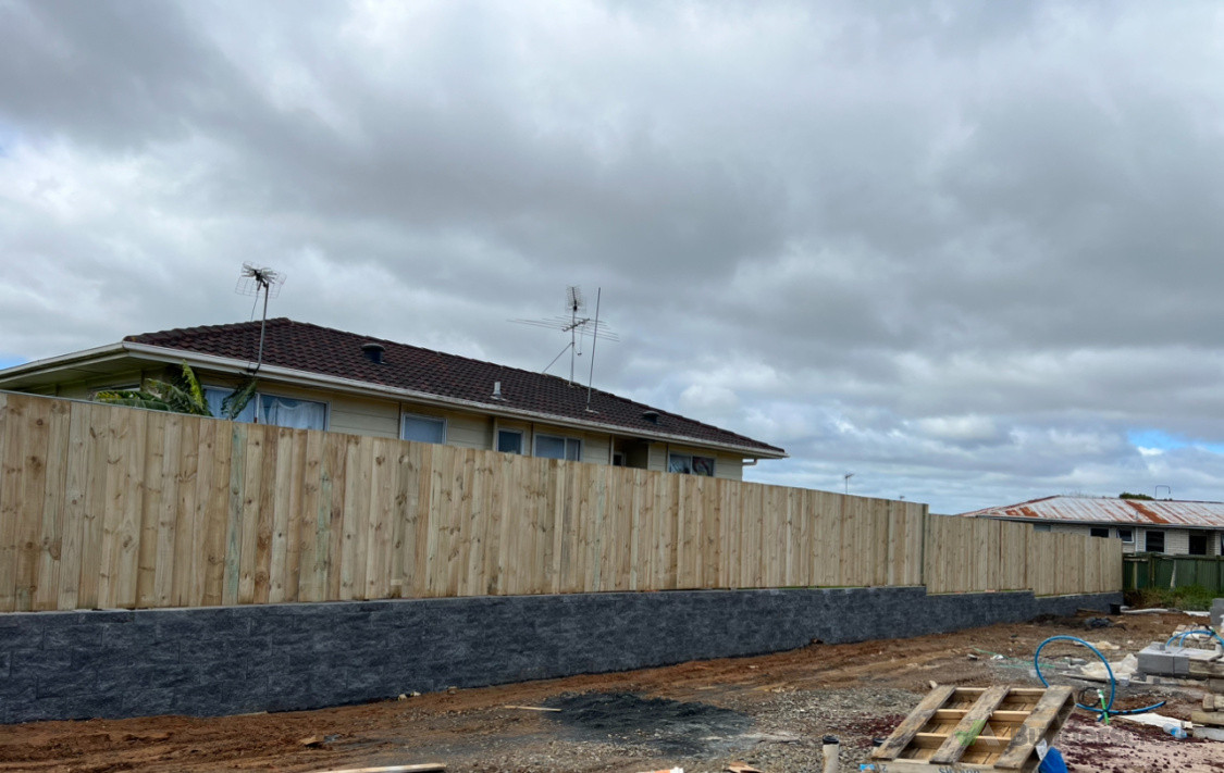 Keystone Retaining With Fence