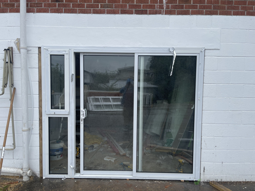 Aluminium sliding glass door