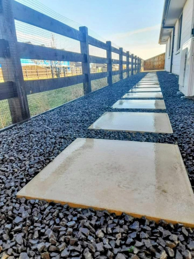 Highland Black chip surrounding  Cream Feinwerk  pavers