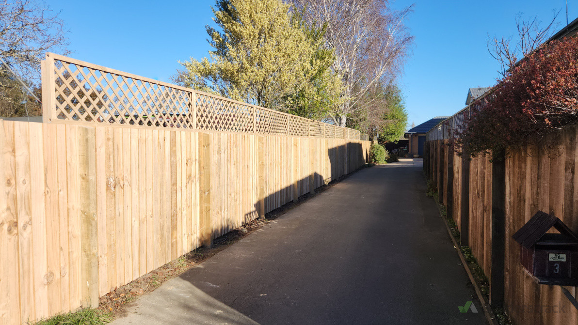 40 meter of pinelap fencing,  capped with a trellis