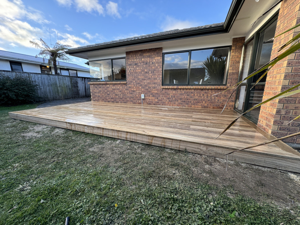 20sqm premium pine decking.