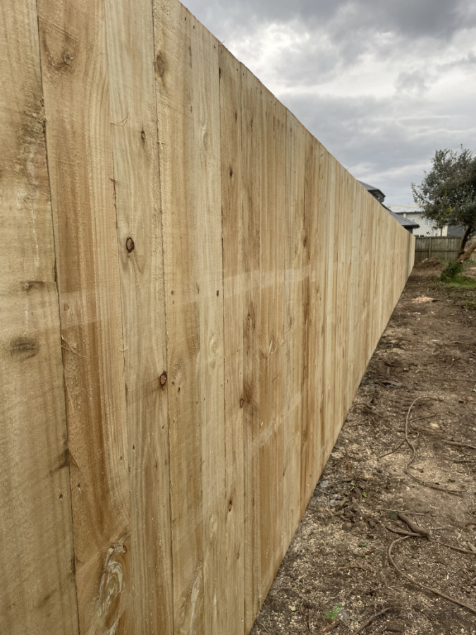 1.8m High boundary fence, solid pailings
