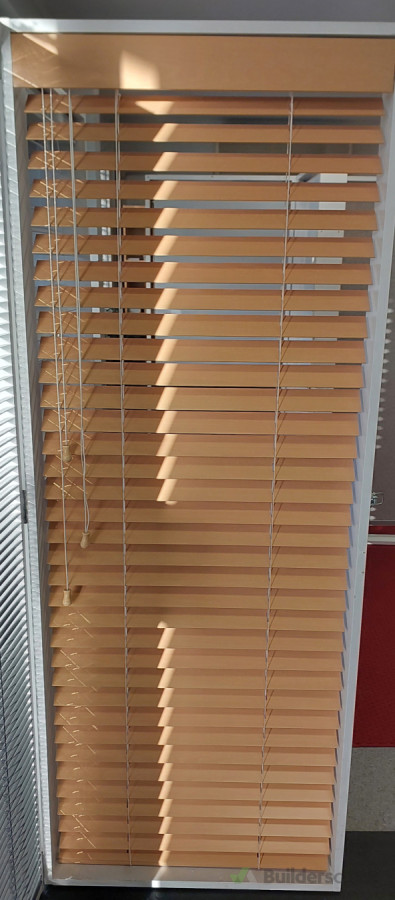 Woodlook venetion blinds