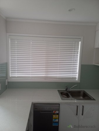 Woodlook venetion blind