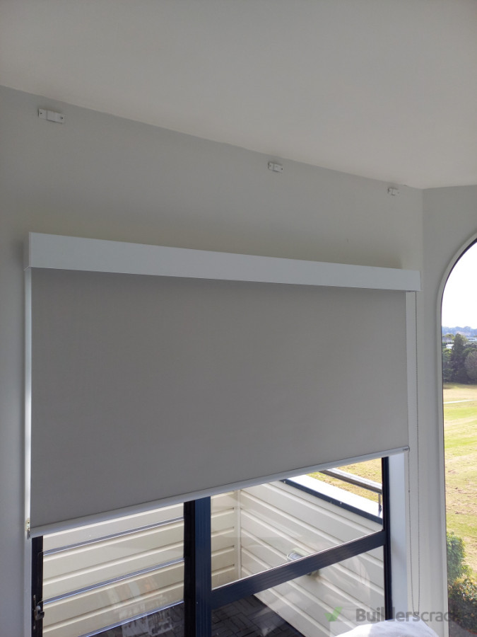 Blockout roller blind