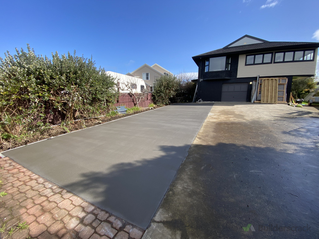 60m2 concrete pad to add some more room for a large family home