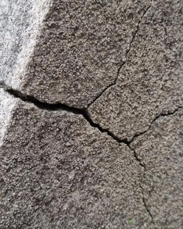 Many cracks to repair with epoxy mortar