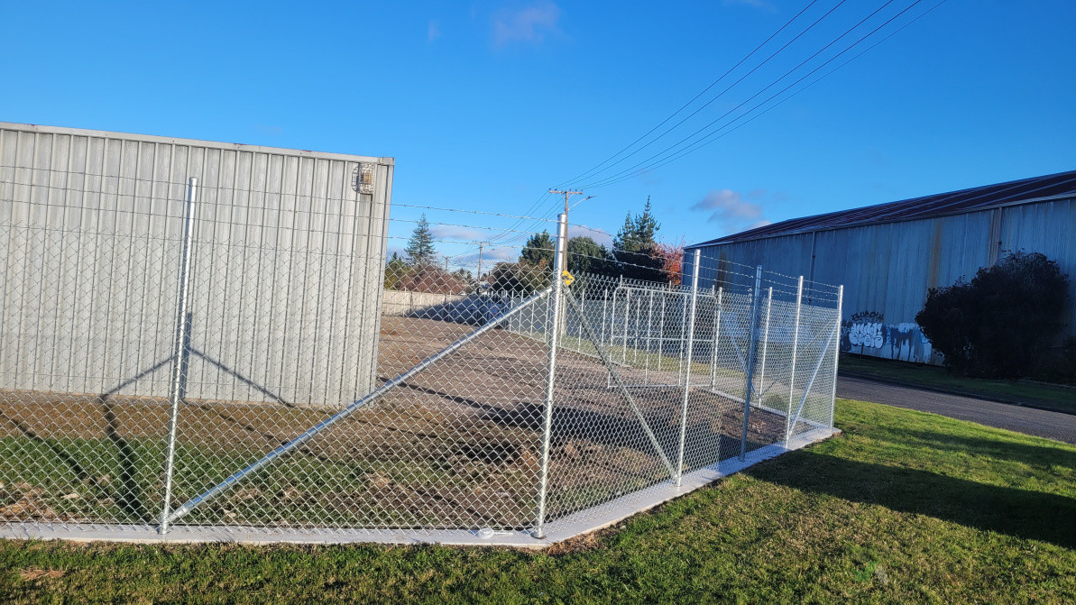 Security mesh fence / mowing strip