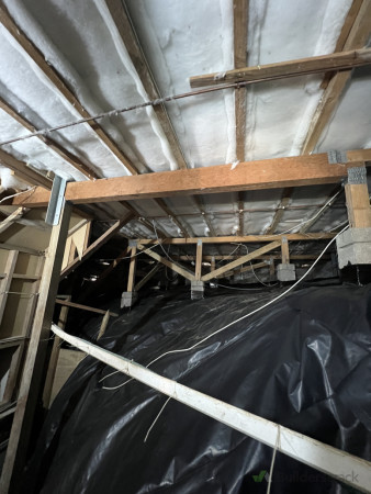 Tricky moisture barrier and polyester underfloor insulation