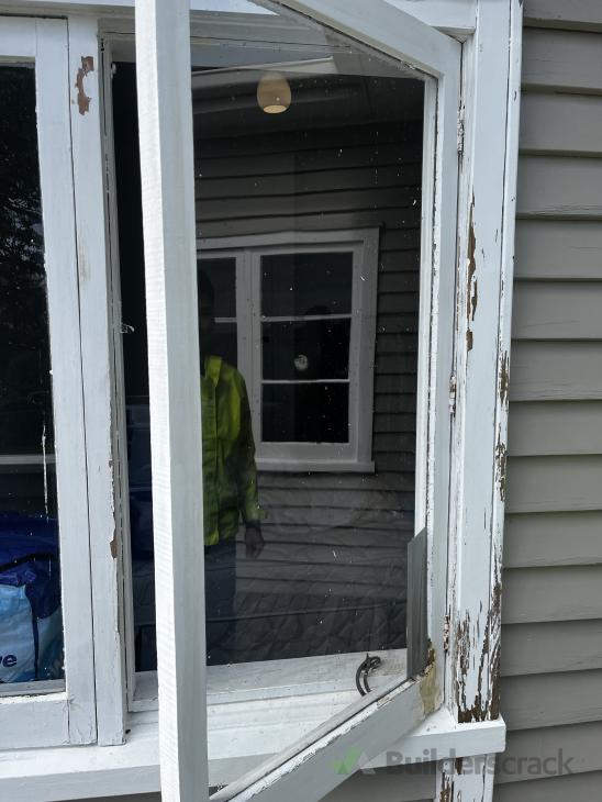 Replace wooden frame of window ( 1019581) Builderscrack
