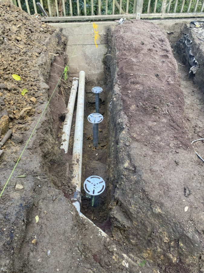 Underpinning a concrete wall