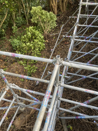 lateral support for scaffold