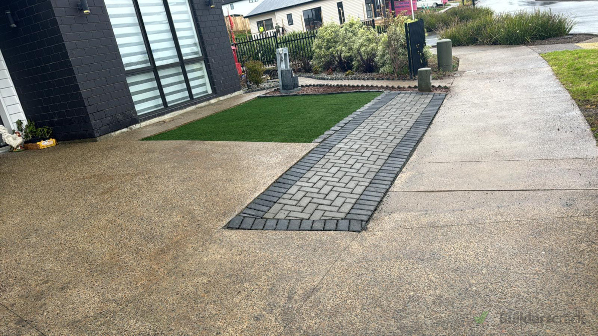 Artificial Grass with Edge garden Wall