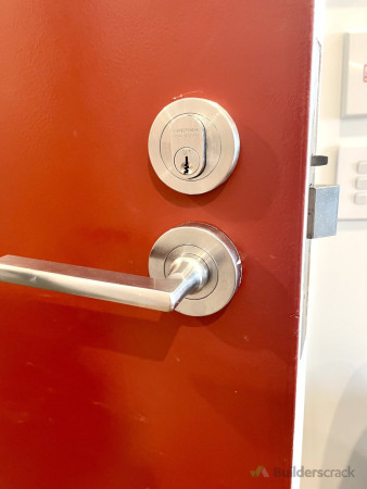 instaill apartment lock