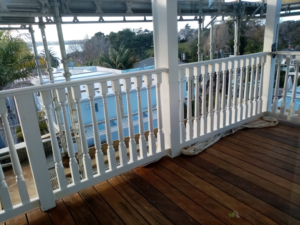 Colonial Balusters, top and bottom rails