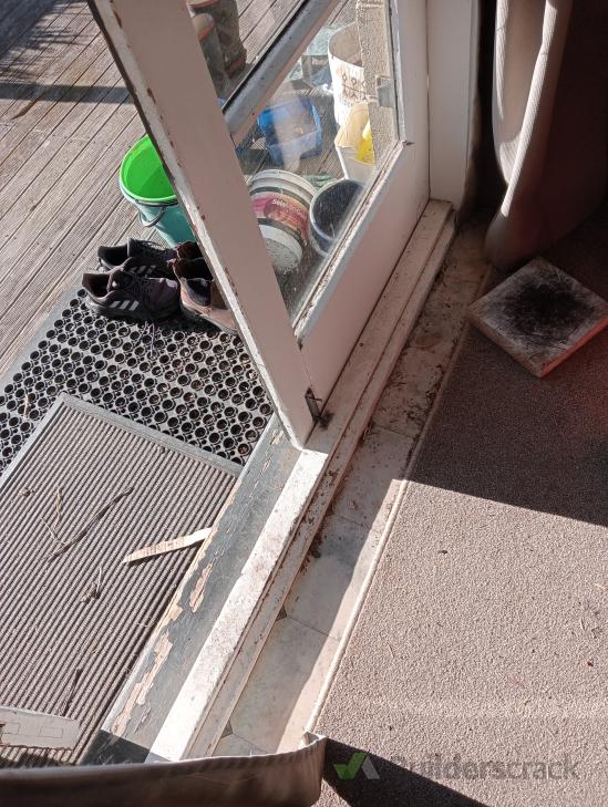 Over due deep clean for grubby house ( 1028851) Builderscrack