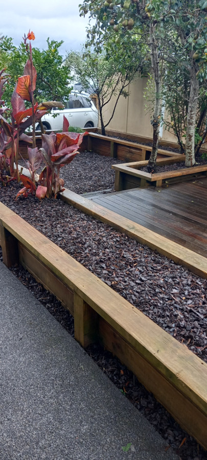 Landscaping in Pt Chev