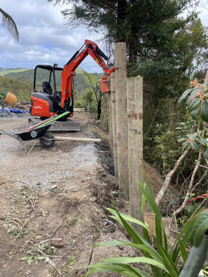 CMC Services also offer earthworks. We have a 3 tonne tipper truck and With 2.7 tonne digger Inc earth drilling/ log grab and 3 different buckets- no job is to big!!!  Almost…😅