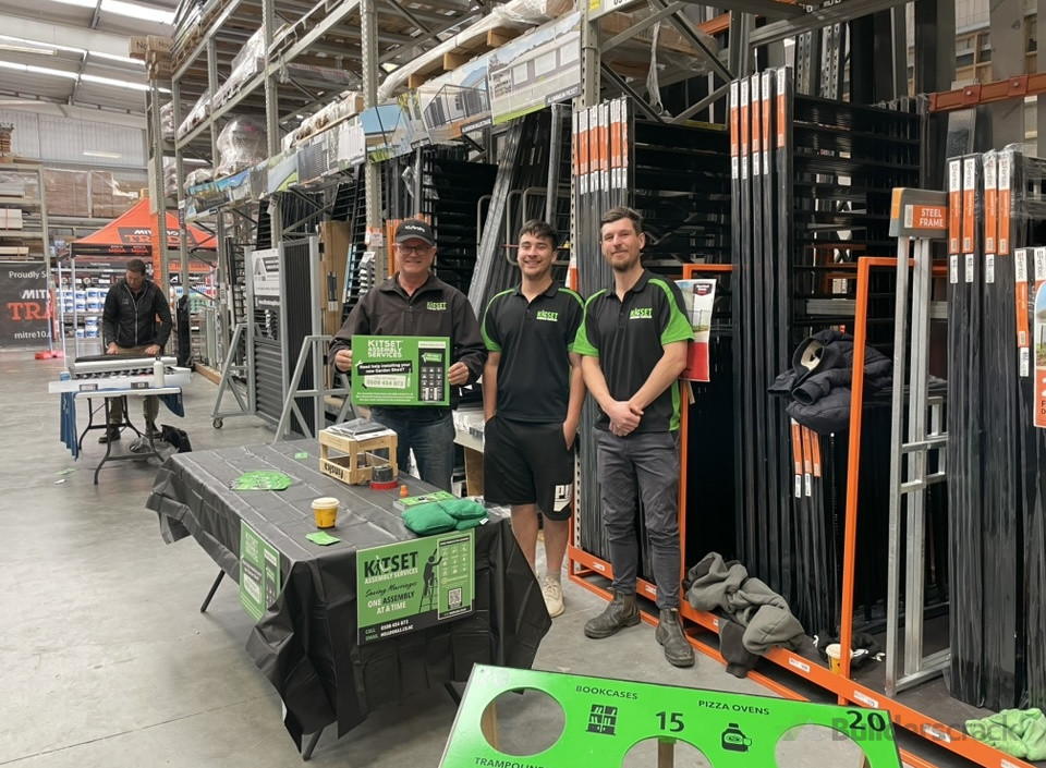 Mitre 10 Mega Trade Expo: Steve 'West Franchisee' (Left) - Zak 'Assistant Assembler' (Middle) - Myself 'Auckland Central Franchisee' (Right)