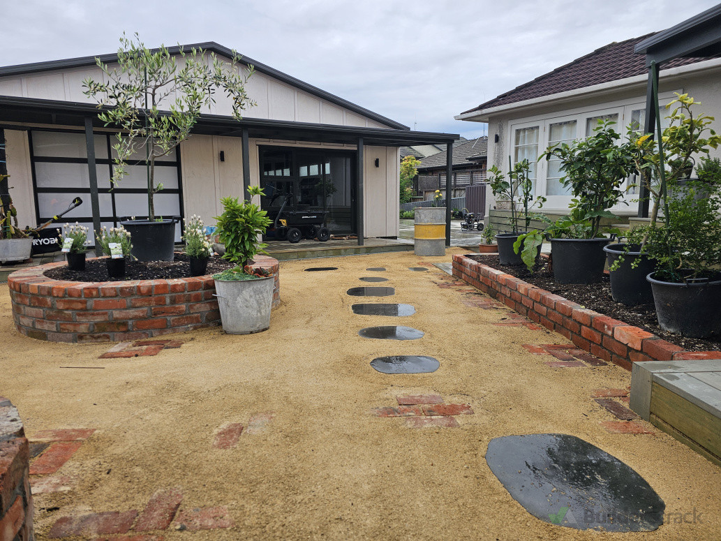 Landscaping with limesand