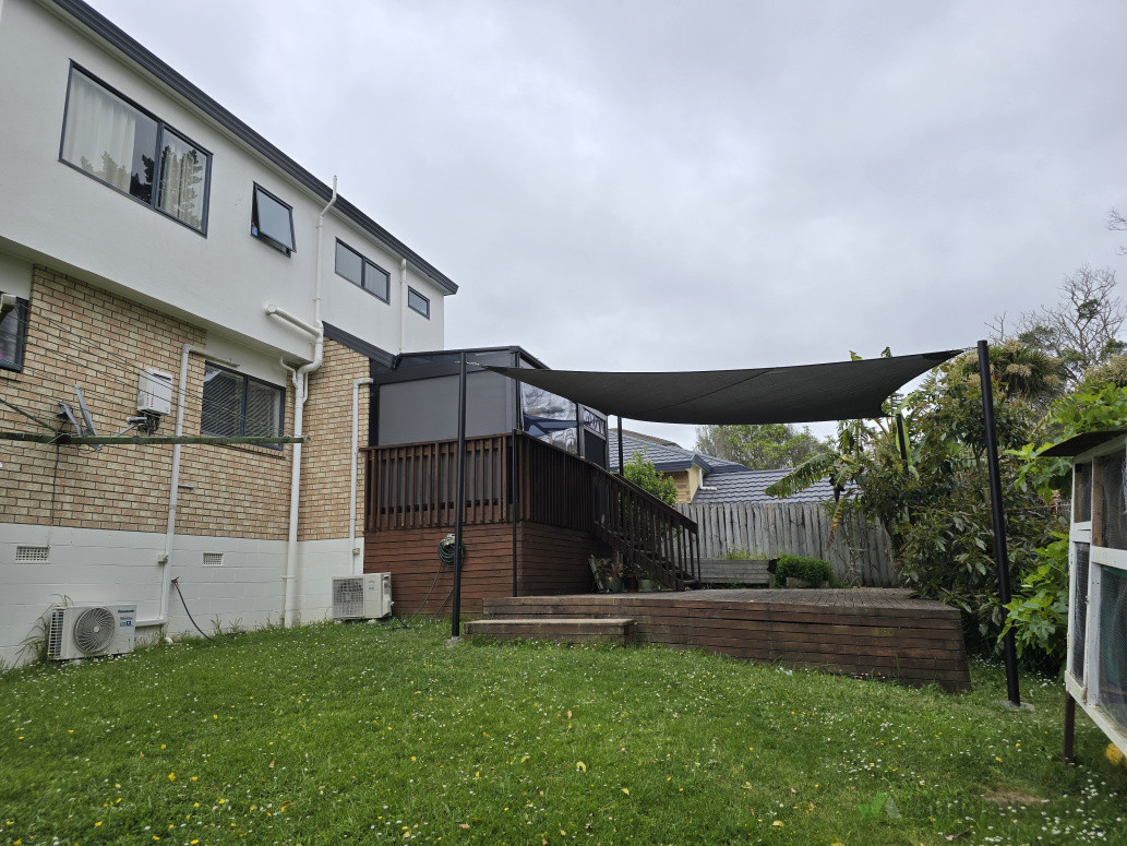 Shade sail with 4 steel posts on a deck